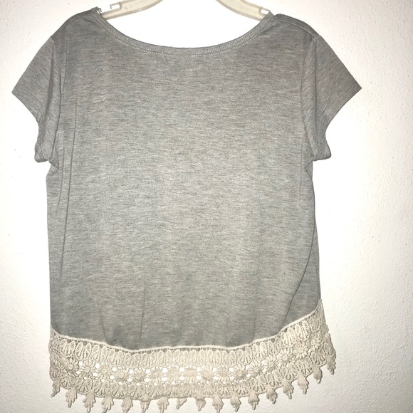 3/$15 stylish shirt⭐️🌸 - Picture 2 of 3